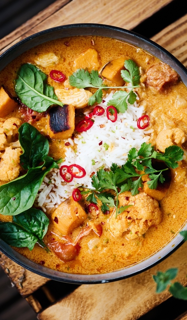 Острый суп карри с овощами