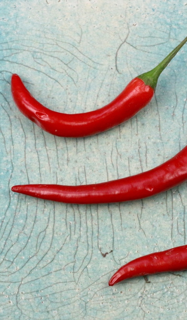 Три красных жгучих перца