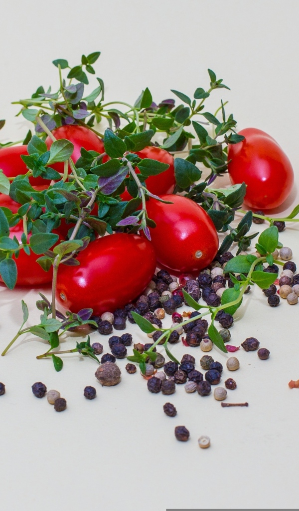 Помидоры с перцем и тимьяном