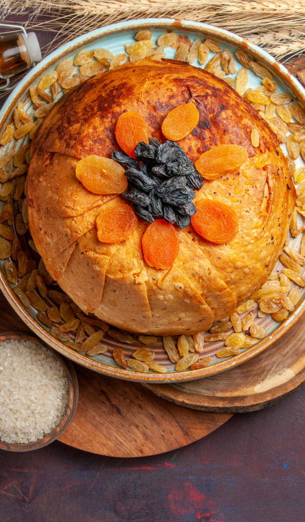 Кекс с изюмом и курагой