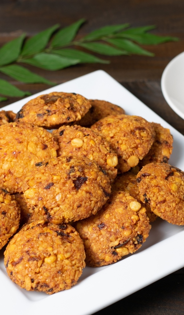 Вкусное  сладкое печенье с чашкой чая