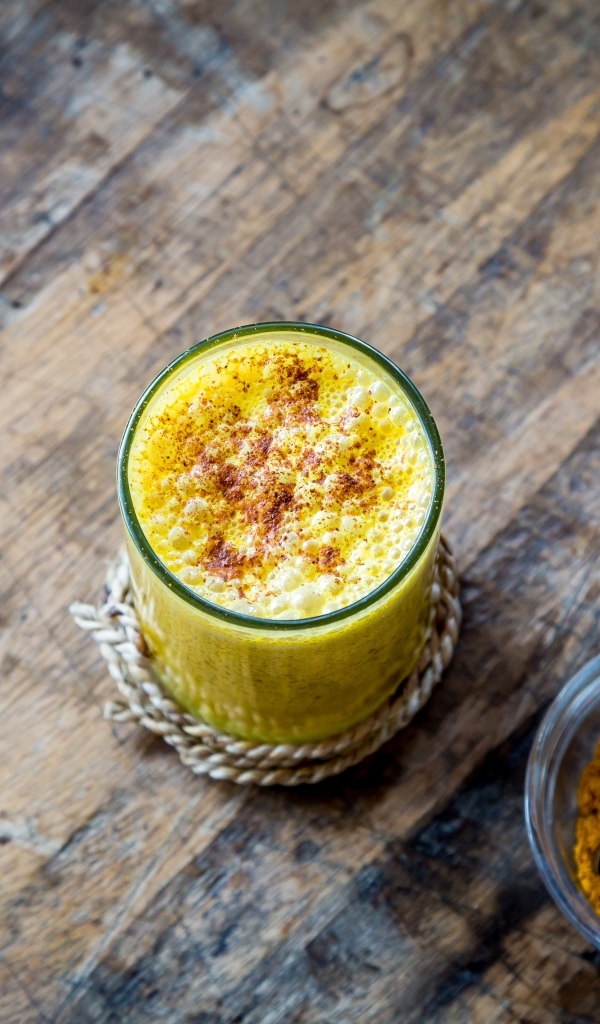 Десерт в стакане с корицей