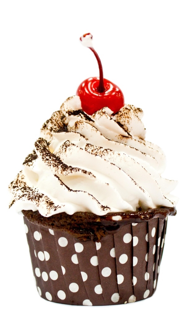 Маффин с белым кремом и вишней