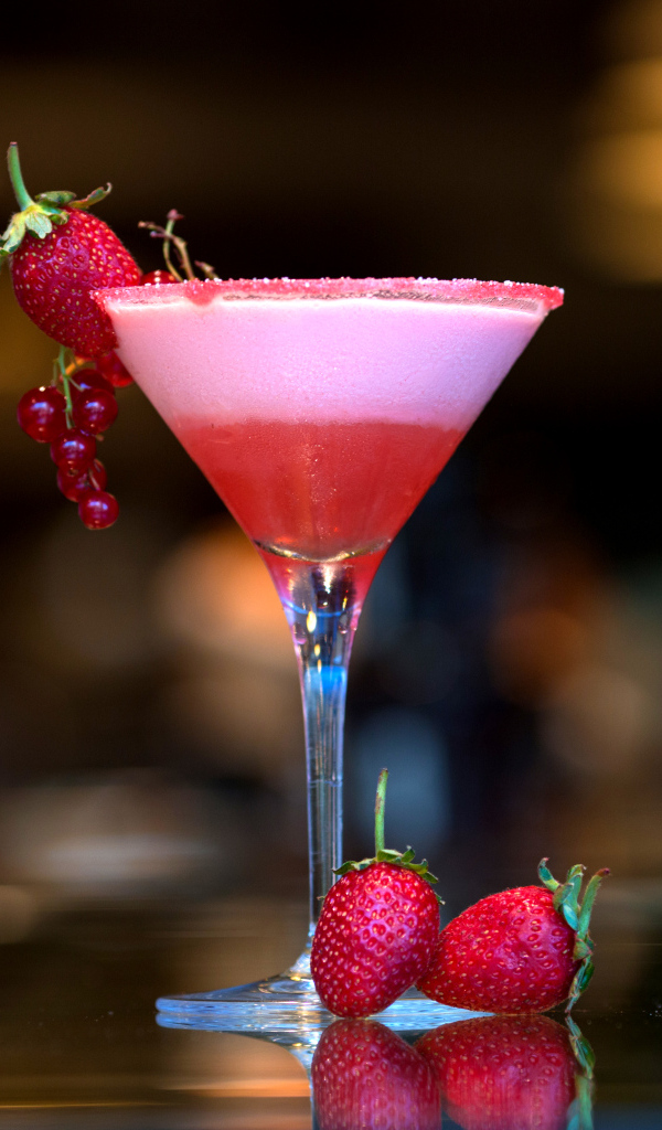 Фруктовый коктейль со свежей клубникой