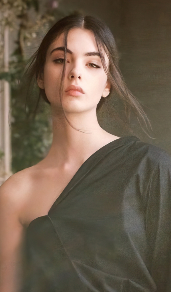 Молодая итальянская модель Дева Кассель