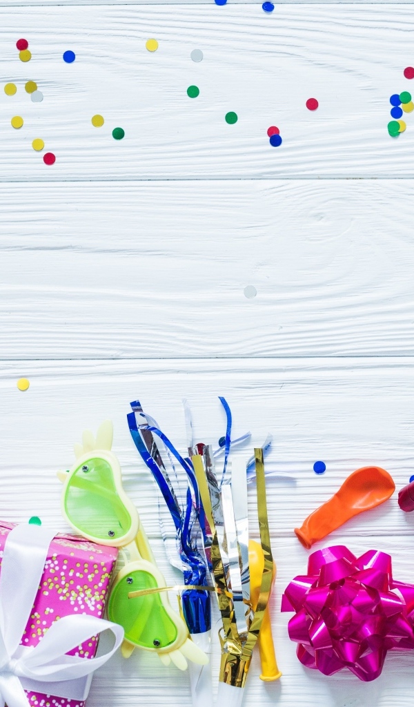 Атрибуты для дня рождения на белом фоне