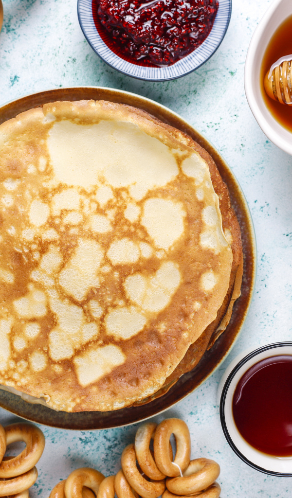 Аппетитные блины и угощения на праздник Масленица