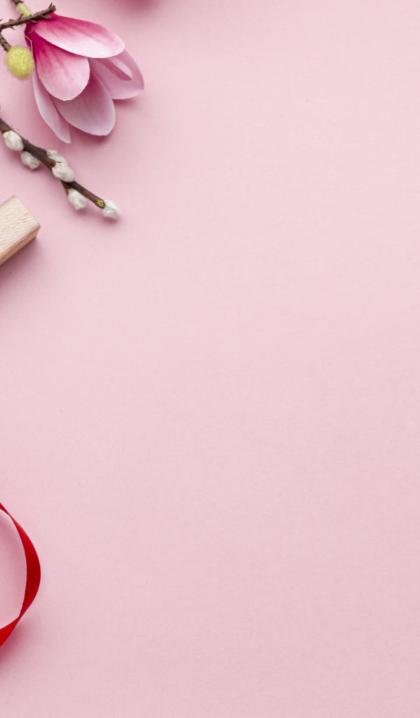 Розовый фон для открытки на 8 марта с цветами и лентами