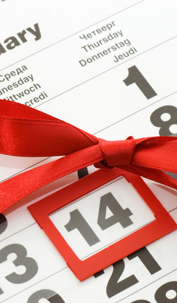Календарь и красная ленточка на 14 февраля день Влюбленных