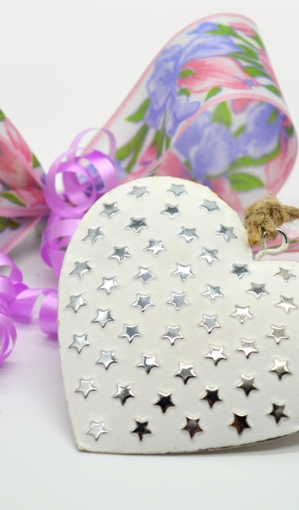 Красивое сердце в звездах с ленточкой