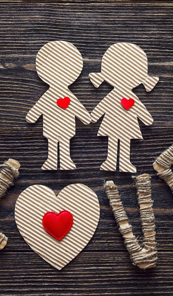 Вырезанные из ткани изображение мальчика и девочки и надписью Love