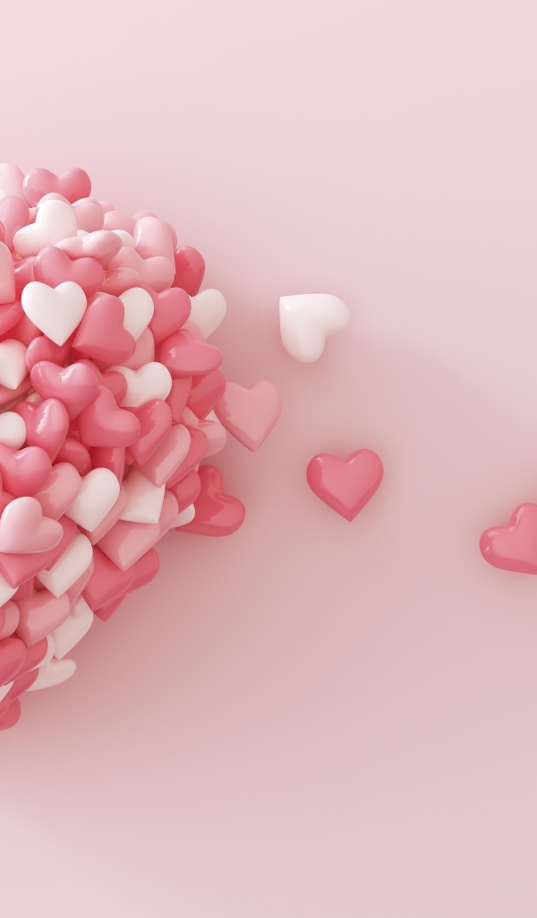 Сердце из маленьких сердечек на розовом фоне