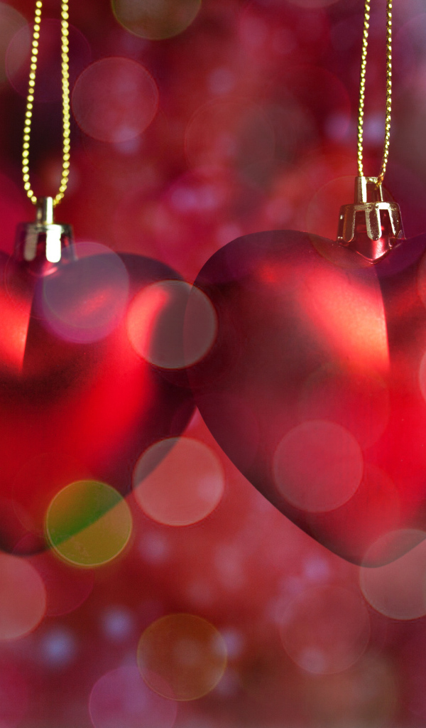 Два красных сердца на цепочке