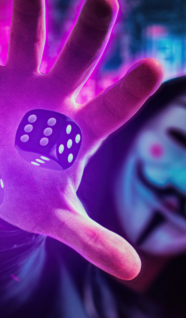 Анонимус в маске бросает кубики