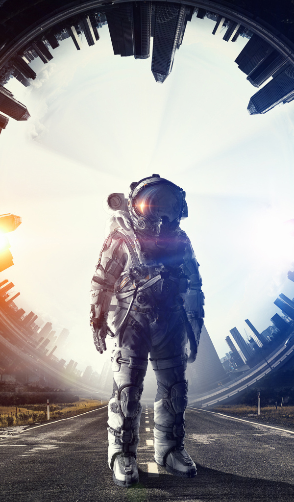 Мужчина астронавт с космическим кораблем на дороге