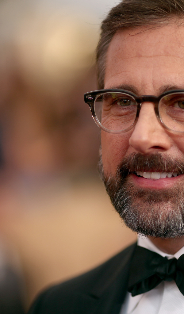 Улыбающийся мужчина актер Стив Карелл