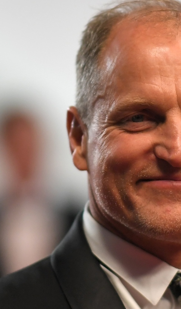 Стильный мужчина актер Вуди Харрельсон