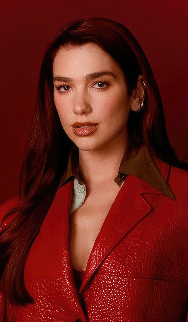 Красивая певица Дуа Липа на красном фоне