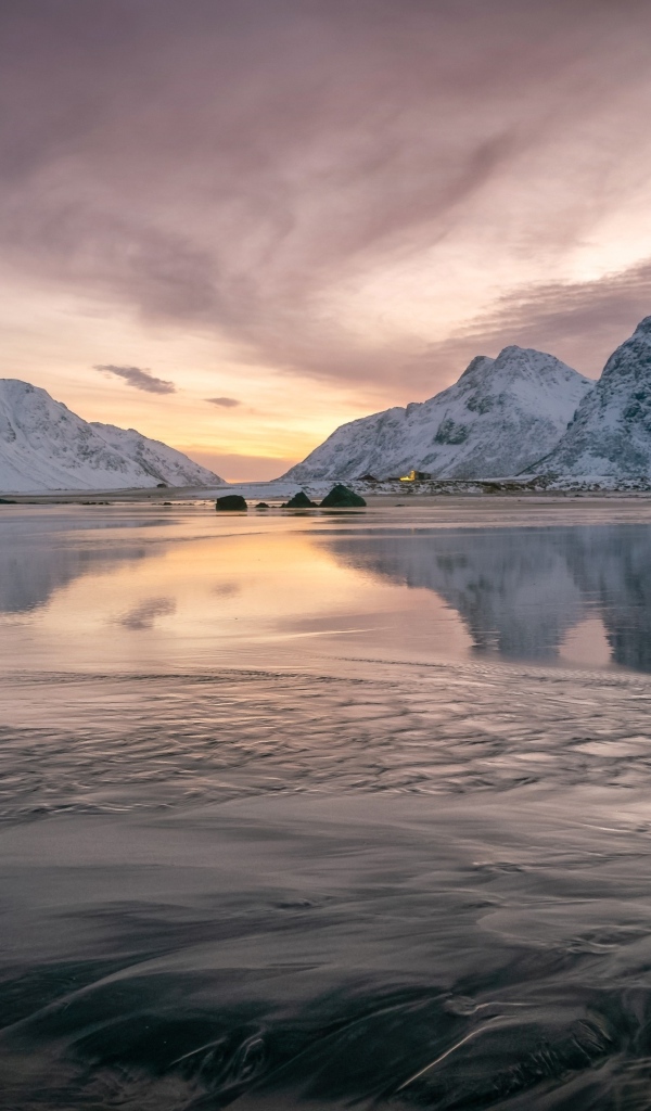 Красивый вид на горы на рассвете, Лофотенские острова