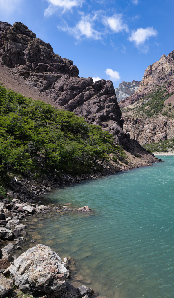 Голубая вода горного озера, Аргентина 