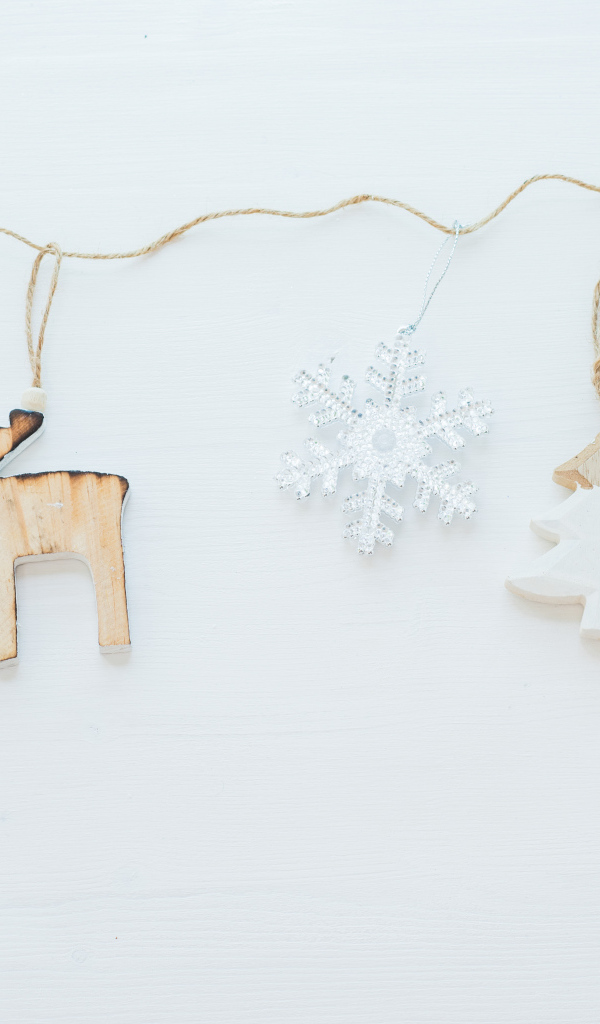 Елочная гирлянда на сером фоне