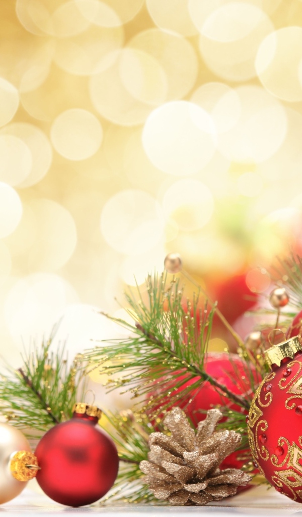 Красные шарики с еловыми ветками,  шаблон для открытки на Новый год