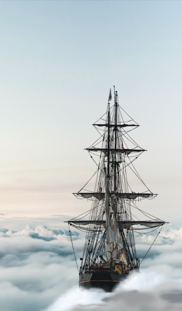 Большой парусный корабль плывет по облакам