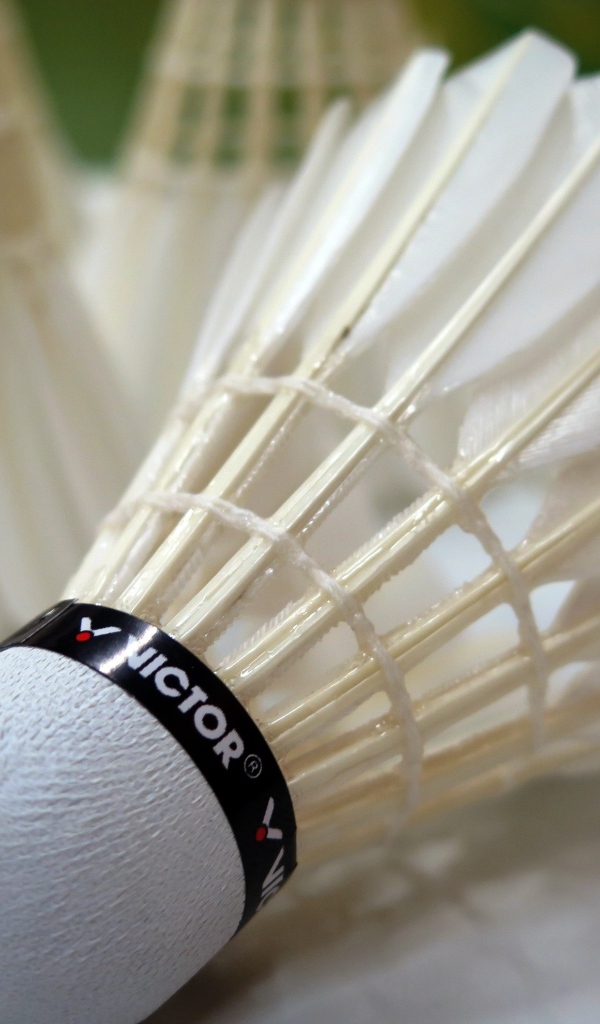 Волан для игры в бадминтон крупным планом