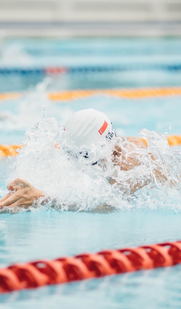 Соревнования по плаванию в бассейне