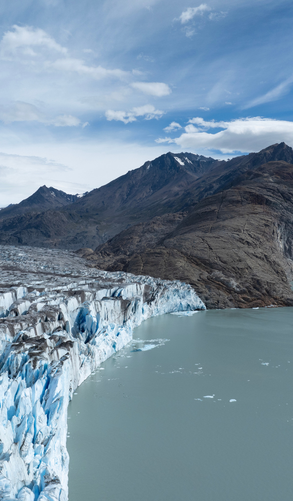 Вид на ледник в горах, Аргентина