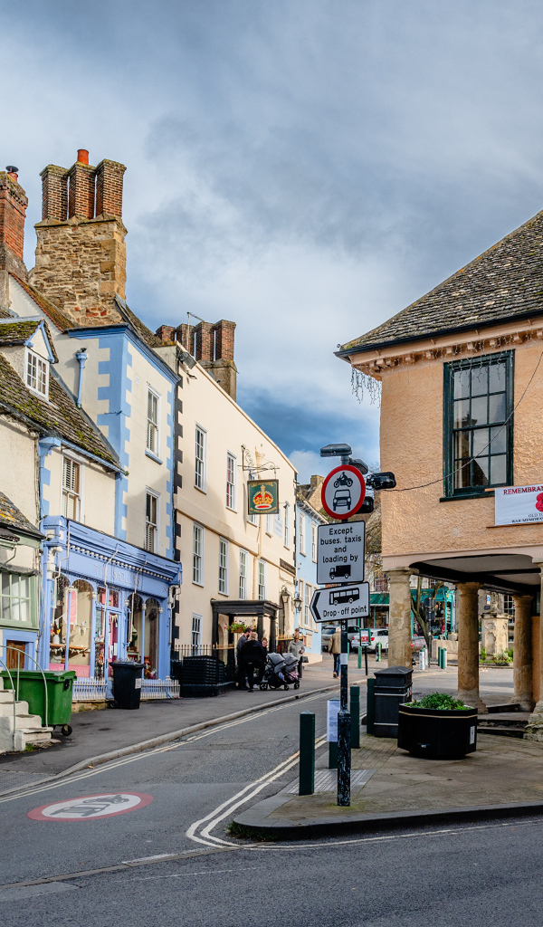 Дома на старой улице в городе Фаррингдон, Англия