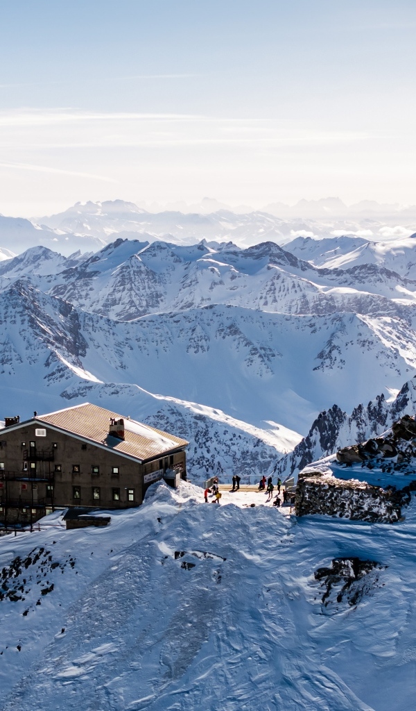 Большой ледник Курмайор в снегу, Италия