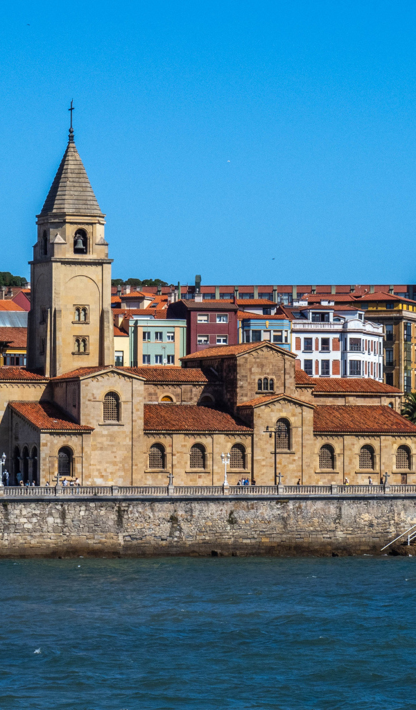 Башни и дома у реки, Испания