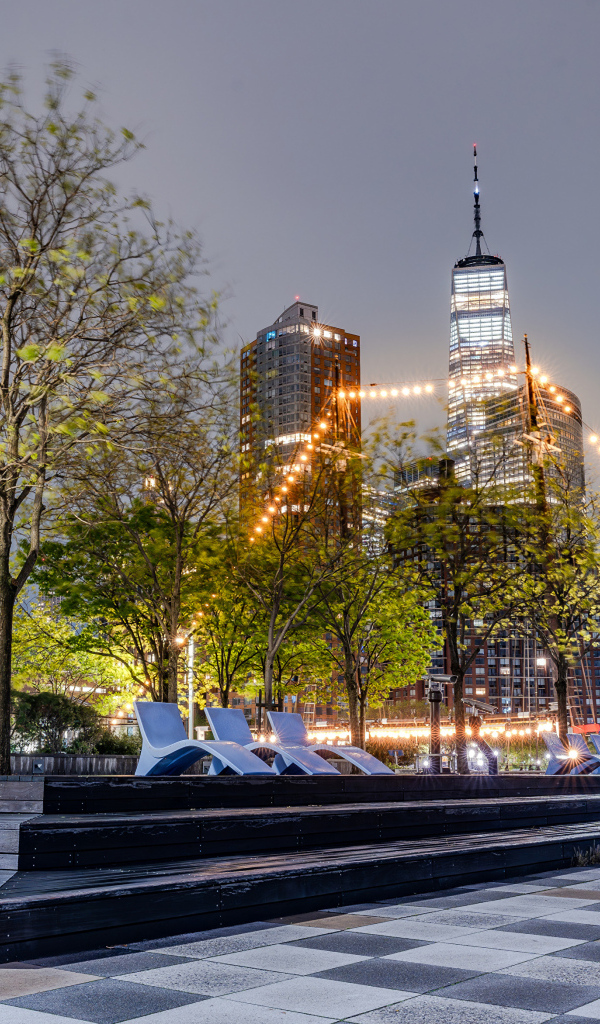 Вид на парк и небоскребы Нью-Йорка, США