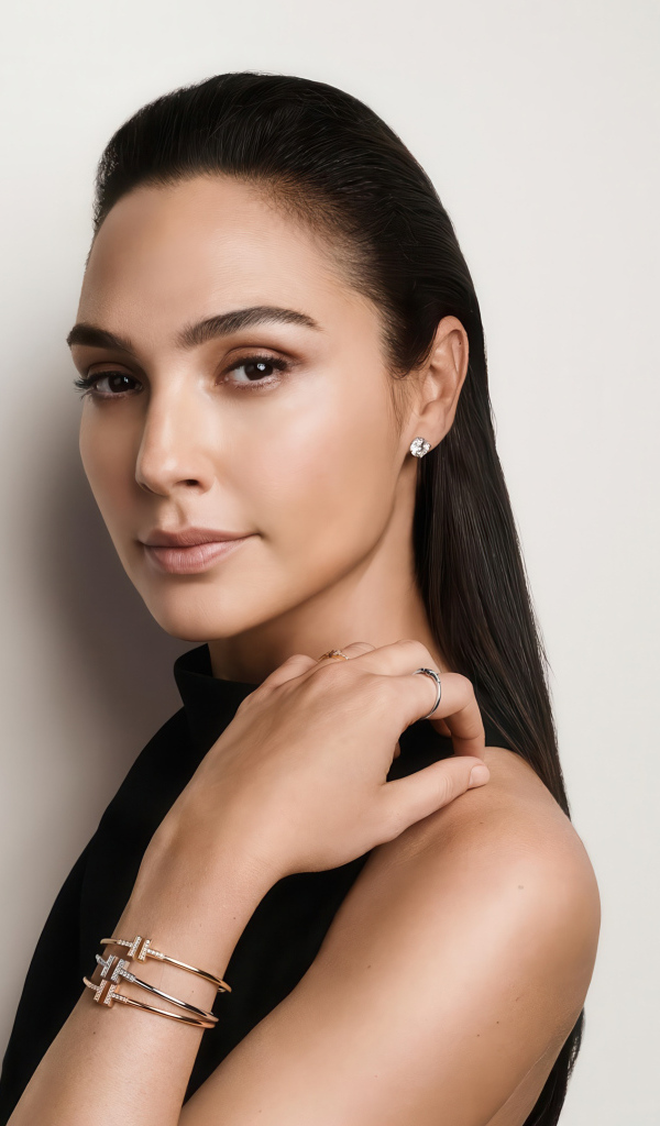 Красивые карие глаза у актрисы Галь Гадот