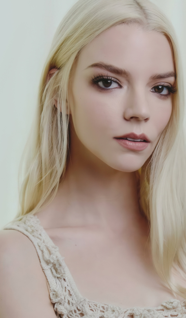 Нежная кареглазая блондинка актриса Аня Тейлор-Джой