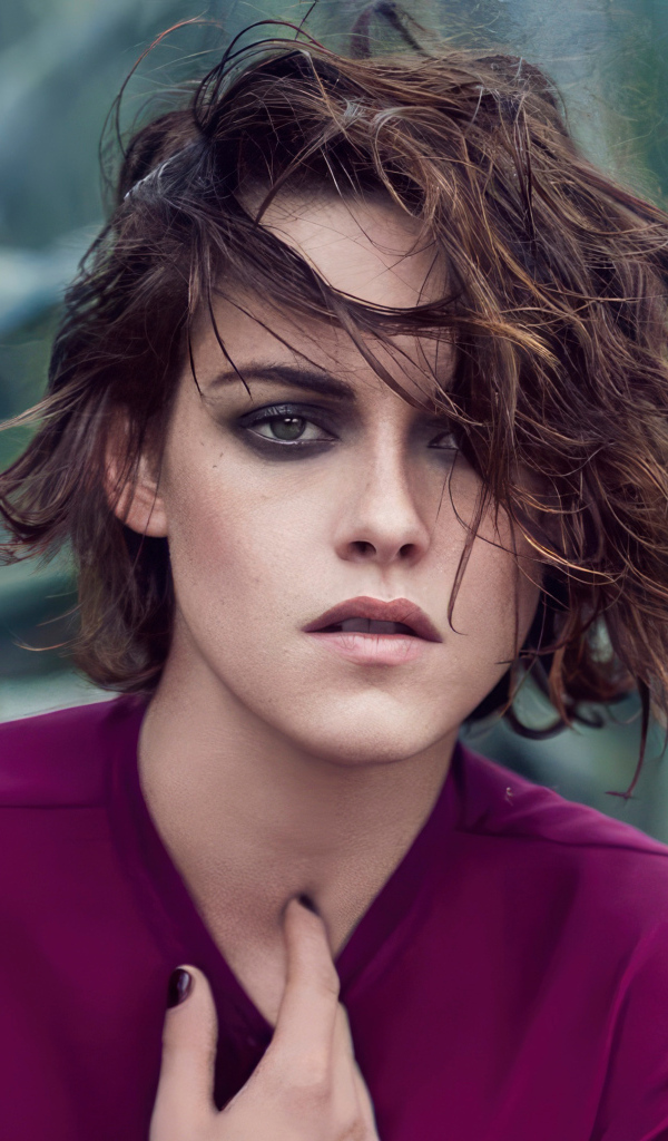 Прическа на голове актрисы Кристен Стюарт