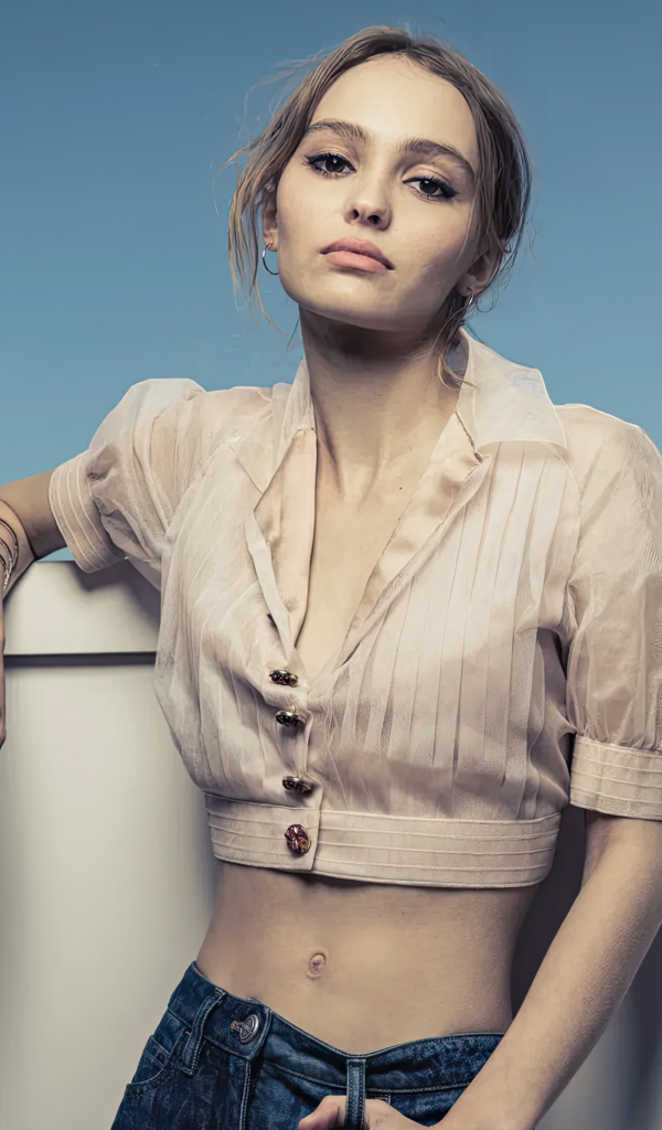 Молодая актриса и модель Лили-Роуз Депп