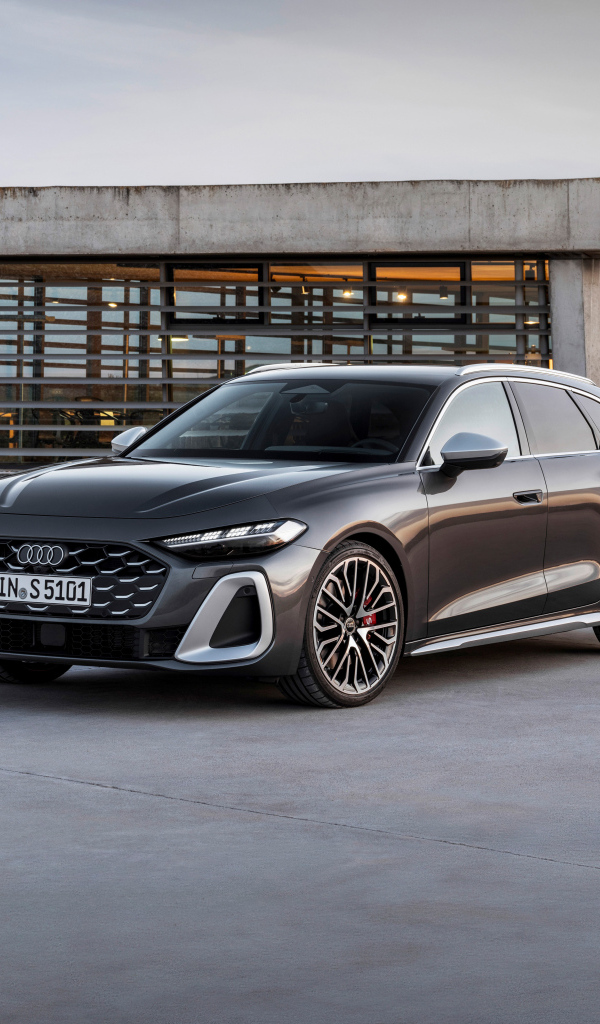 Черный автомобиль Audi S5 Avant TFSI quattro 2024 года