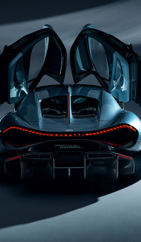 Вид сзади на автомобиль Bugatti Tourbillon 2024 года
