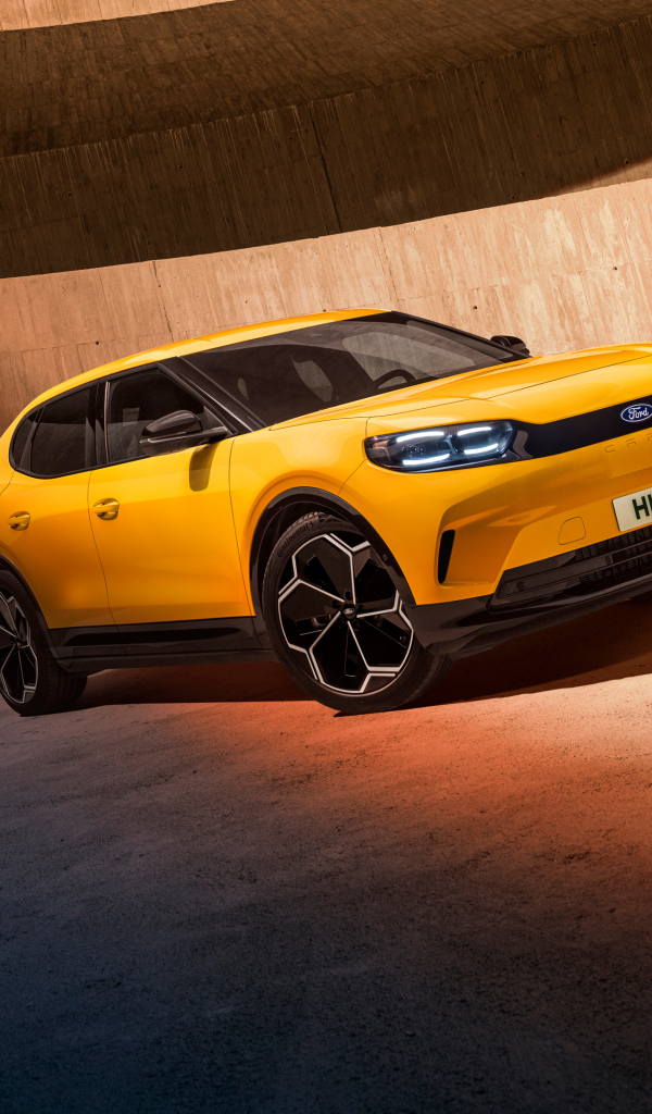 Электрический внедорожник  Ford Capri 2024 года