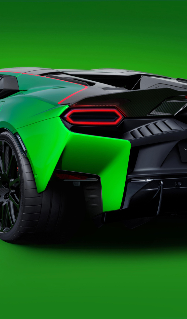 Автомобиль Lamborghini Temerario Alleggerita 2024 года на зеленом фоне