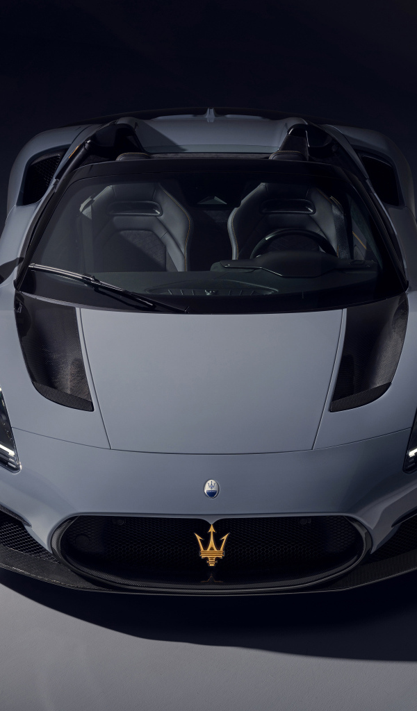 Серый автомобиль Novitec Maserati MC20 Cielo 2024 года