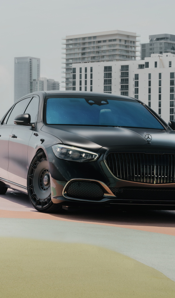 Черный автомобиль Mercedes-Benz Maybach S Class S680 V12