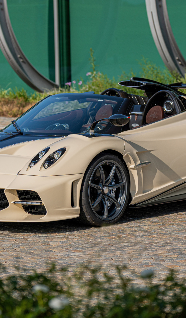 Быстрый автомобиль Pagani Imola Roadster 2024 года