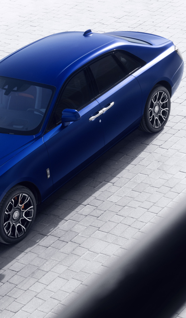 Синий Rolls-Royce Black Badge Ghost вид сверху