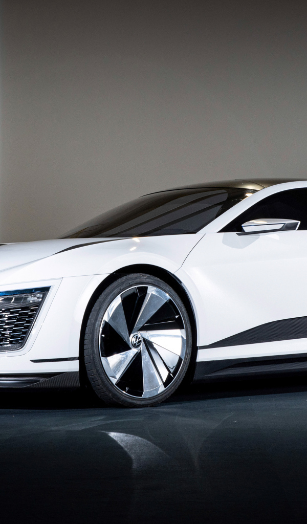 Белый Volkswagen Golf GTE