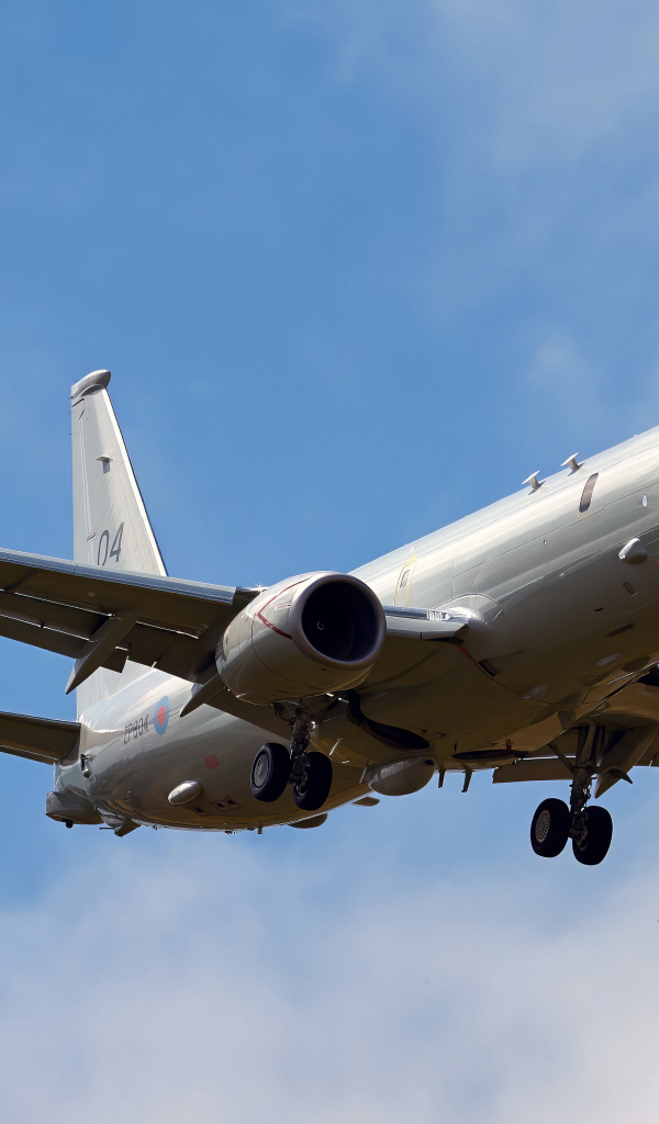 Большой самолет Poseidon ZP804 взлетает