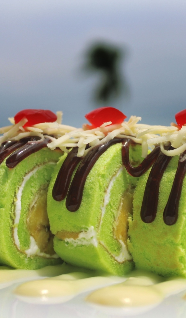 Рулет с бананом и сгущенкой