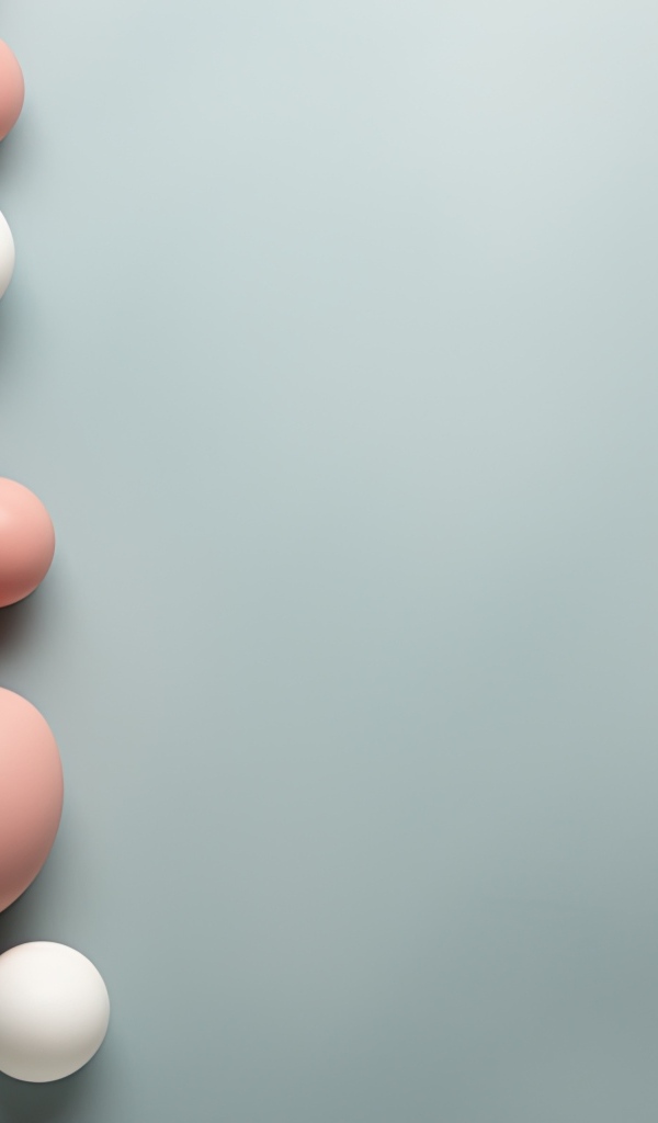 Много разноцветных яиц на сером фоне